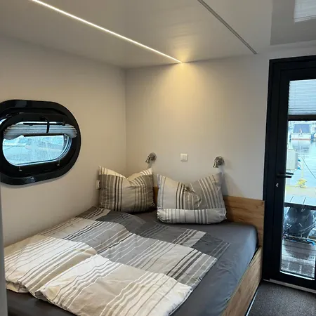 Bådhotel Hausboot Komet Luxus Und Pur Max 5 Pers Maasbommel