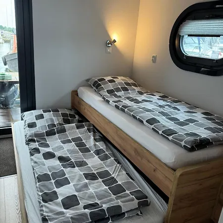 Hausboot Komet Luxus Und Pur Max 5 Pers * Maasbommel