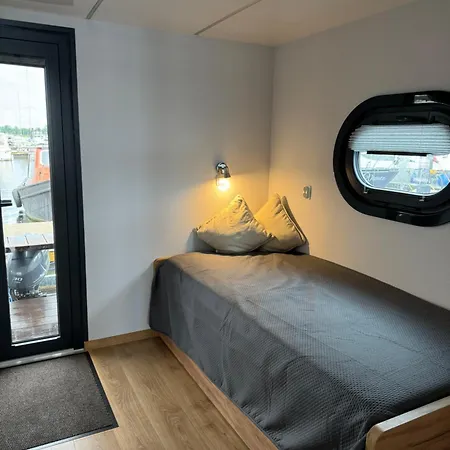 Hausboot Komet Luxus Und Pur Max 5 Pers Bådhotel Maasbommel