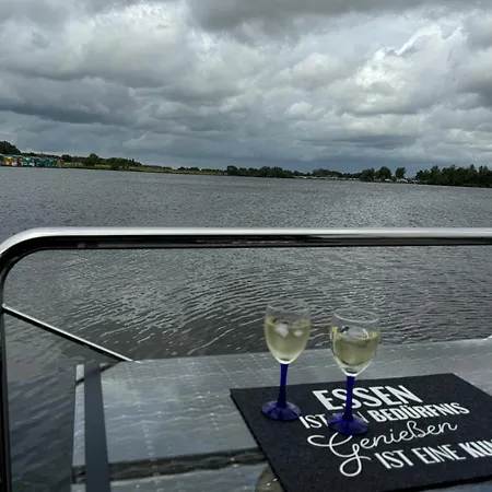 Hausboot Komet Luxus Und Pur Max 5 Pers Úszó hotel *