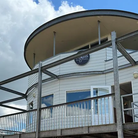 Hausboot Komet Luxus Und Pur Max 6 Pers * Maasbommel