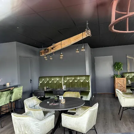 Hausboot Komet Luxus Und Pur Max 5 Pers * Maasbommel