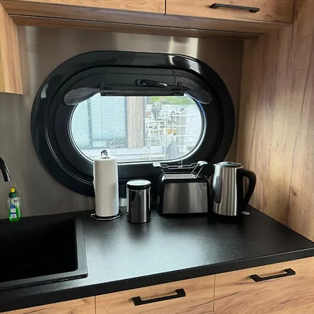 Hausboot Komet Luxus Und Pur Max 5 Pers Hotel en barco Maasbommel