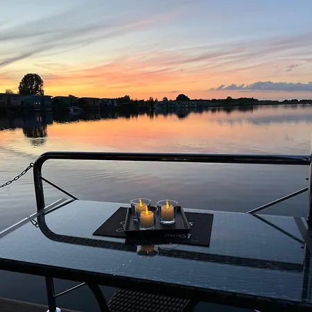 Hausboot Komet Luxus Und Pur Max 5 Pers * Maasbommel