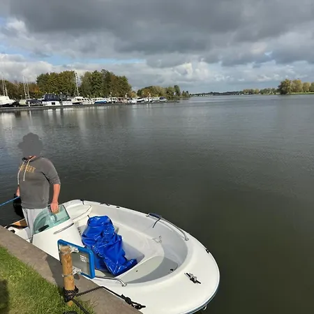 Hausboot Komet Luxus Und Pur Max 5 Pers Bådhotel Maasbommel