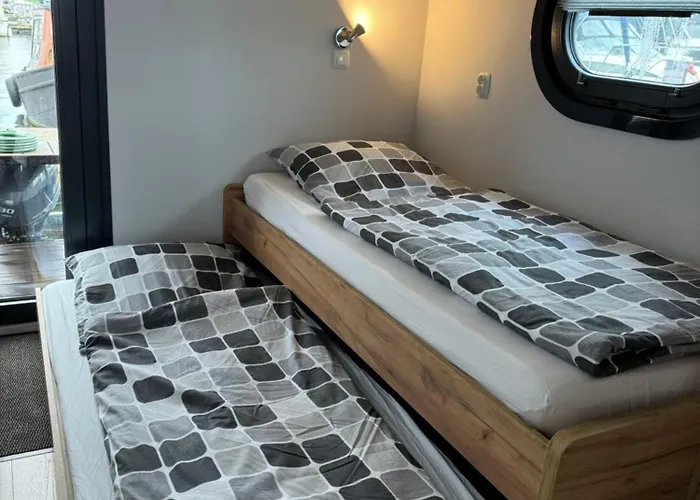 Hausboot Komet Luxus Und Pur Max 5 Pers * Maasbommel
