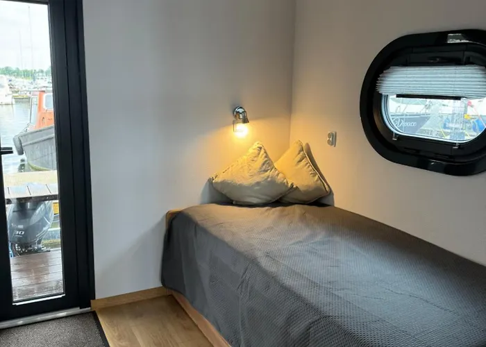 Hausboot Komet Luxus Und Pur Max 5 Pers Bådhotel Maasbommel