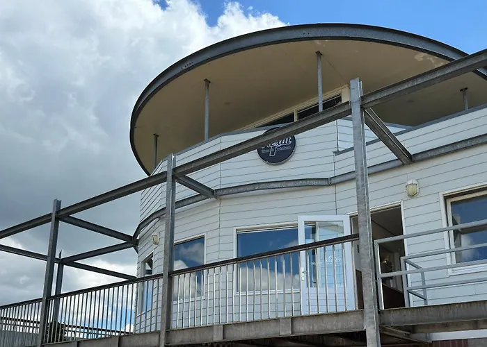 Hausboot Komet Luxus Und Pur Max 5 Pers * Maasbommel