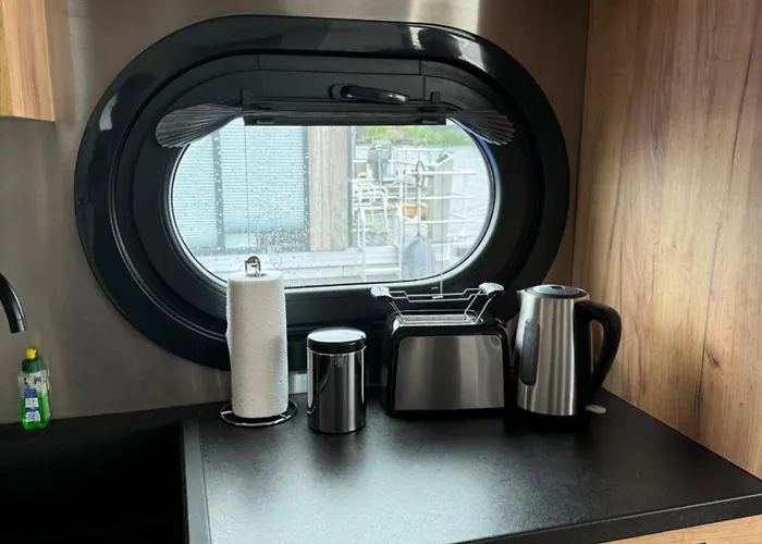 Hausboot Komet Luxus Und Pur Max 5 Pers Bådhotel Maasbommel