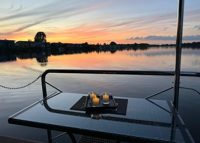 Hausboot Komet Luxus Und Pur Max 5 Pers * Maasbommel